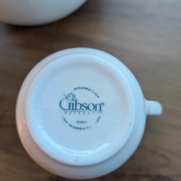 Gibson Housewares Serving Set - Partial - Picture 2 of 2